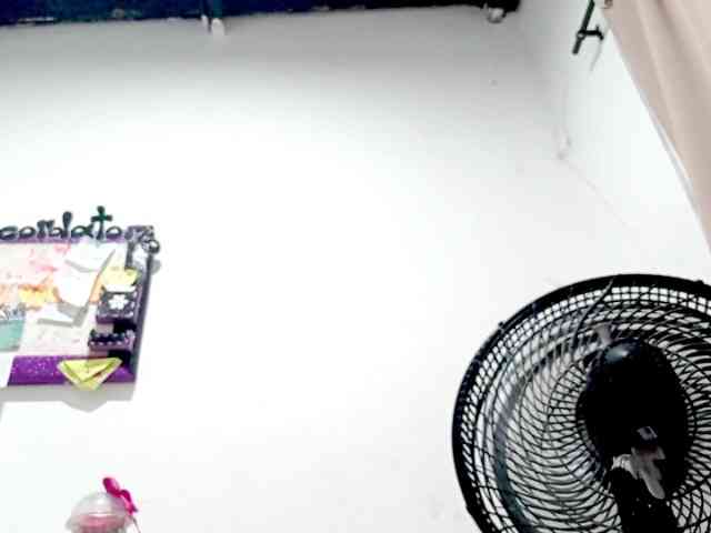 PetiteIvoryqueens webcam