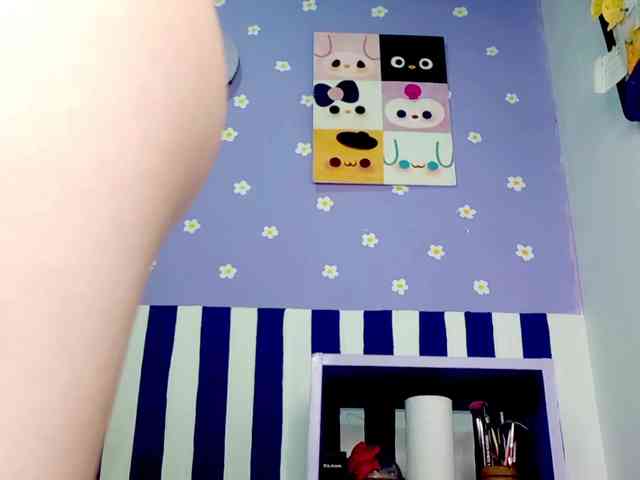 PetiteIvoryqueens webcam