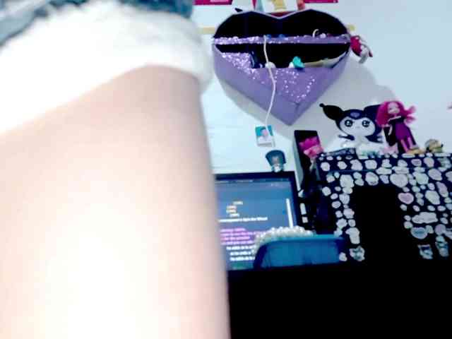 PetiteIvoryqueens webcam