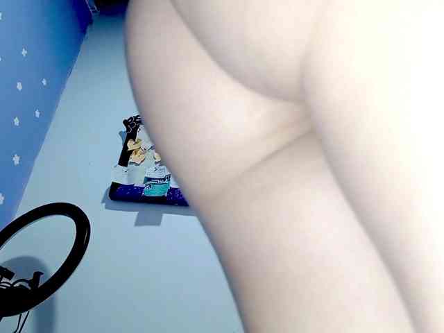 PetiteIvoryqueens webcam