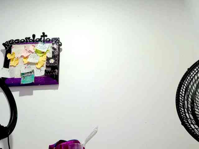 PetiteIvoryqueens webcam