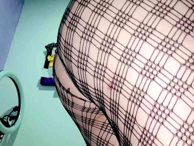 PetiteIvoryqueens webcam