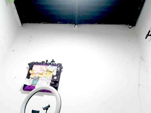 PetiteIvoryqueens webcam