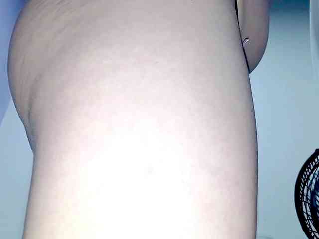 PetiteIvoryqueens webcam