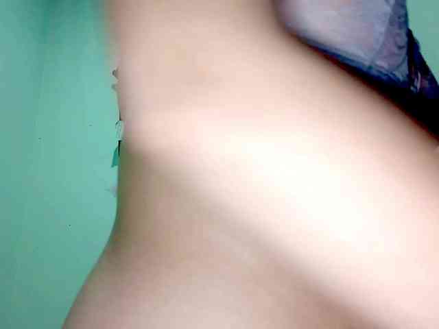 PetiteIvoryqueens webcam