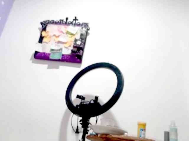 PetiteIvoryqueens webcam