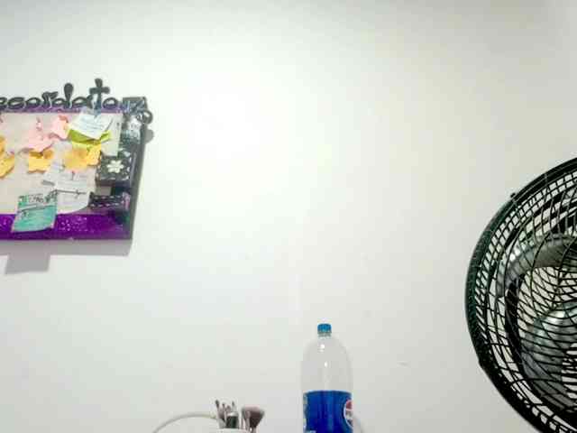 PetiteIvoryqueens webcam