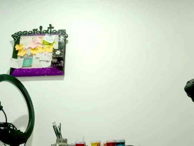 PetiteIvoryqueens webcam