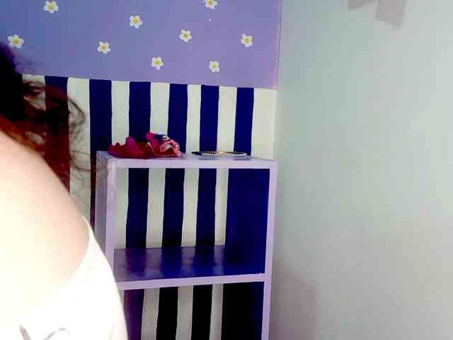 PetiteIvoryqueens webcam