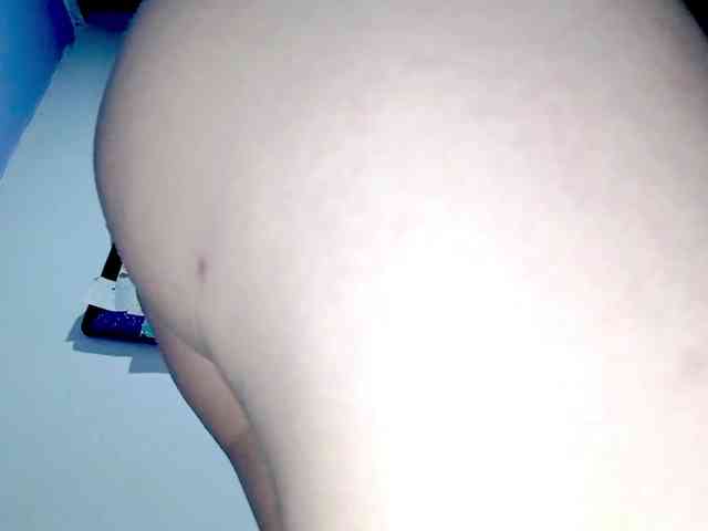 PetiteIvoryqueens webcam