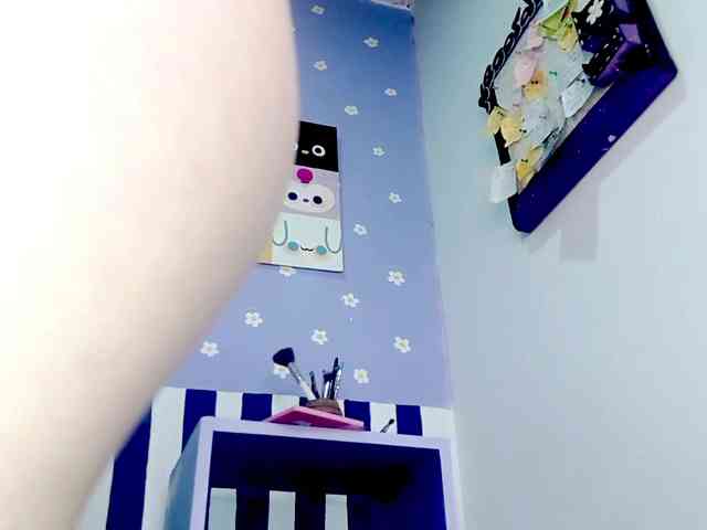 PetiteIvoryqueens webcam