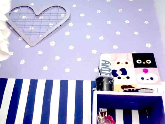 PetiteIvoryqueens webcam