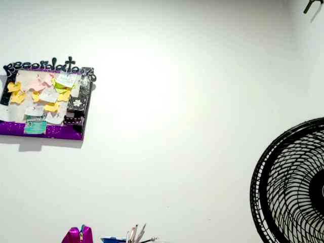 PetiteIvoryqueens webcam