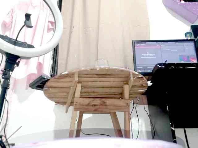 PetiteIvoryqueens webcam