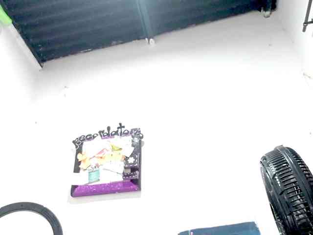 PetiteIvoryqueens webcam