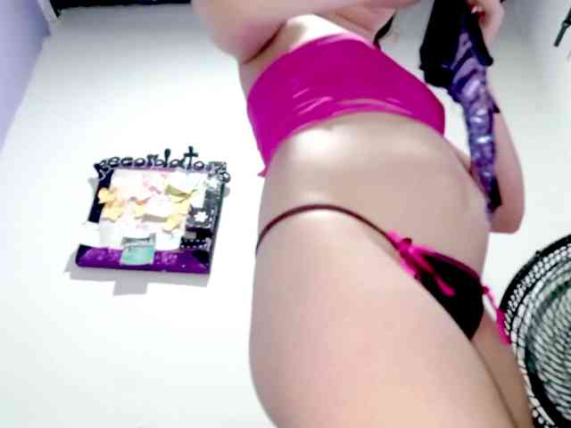 PetiteIvoryqueens webcam