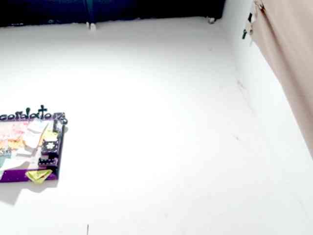 PetiteIvoryqueens webcam