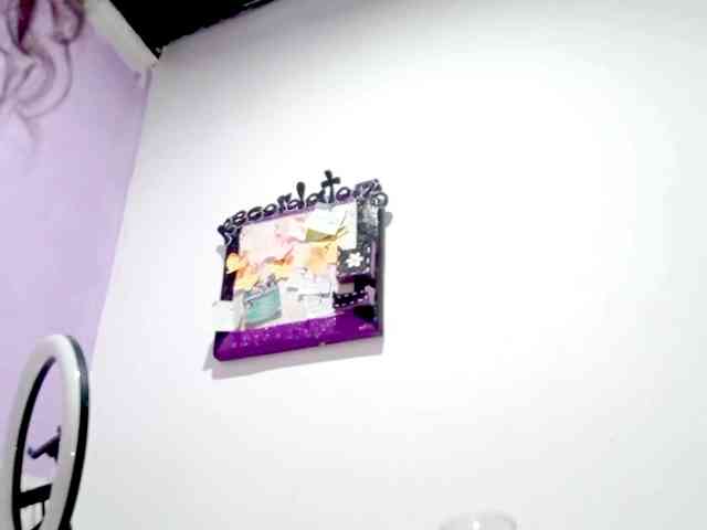 PetiteIvoryqueens webcam