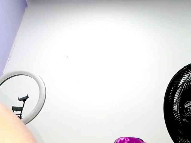 PetiteIvoryqueens webcam