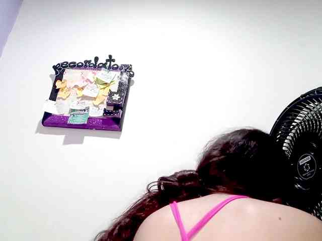 PetiteIvoryqueens webcam