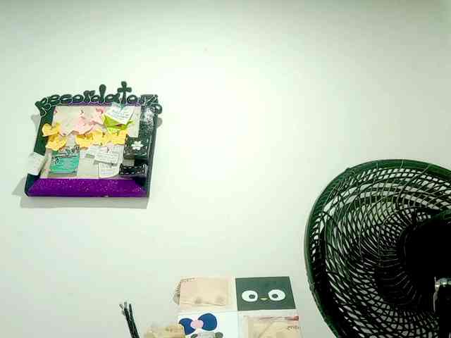 PetiteIvoryqueens webcam