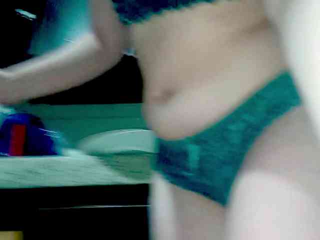 PetiteIvoryqueens webcam