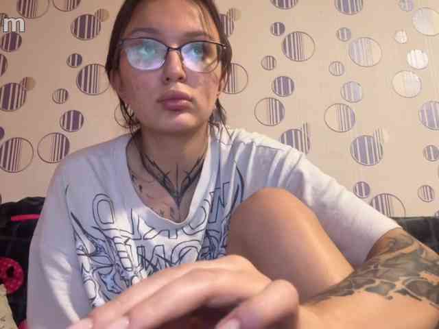 NikkiDon webcam