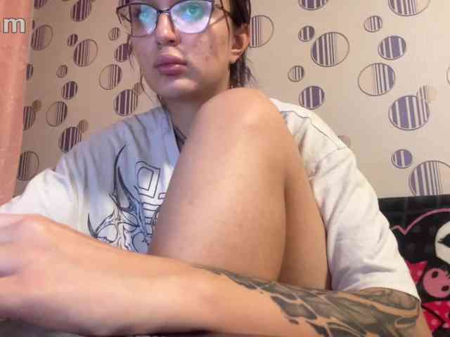 NikkiDon webcam
