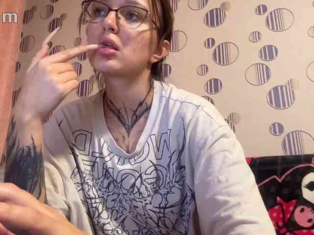 NikkiDon webcam