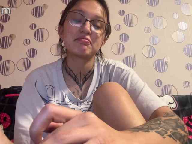 NikkiDon webcam