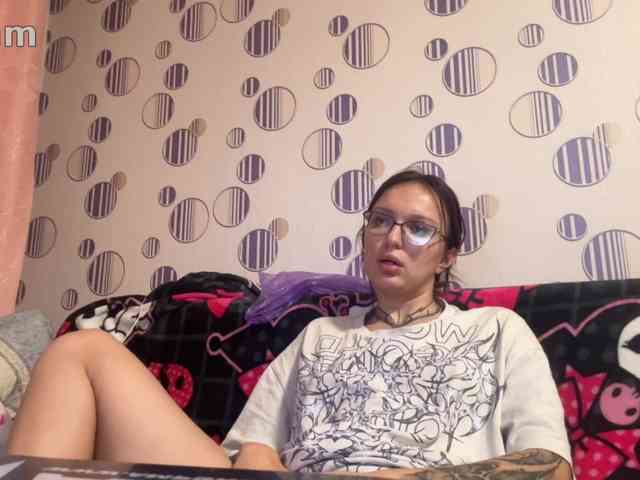NikkiDon webcam