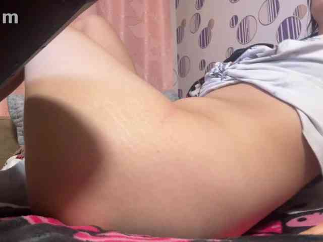 NikkiDon webcam