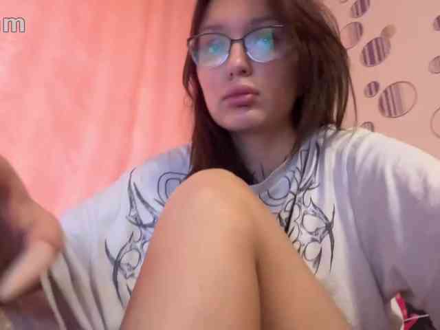 NikkiDon webcam