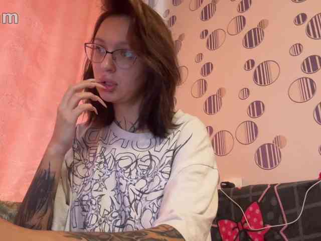 NikkiDon webcam