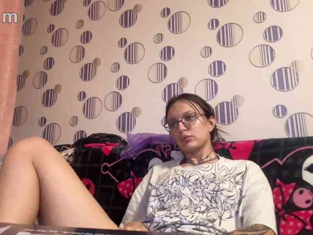 NikkiDon webcam