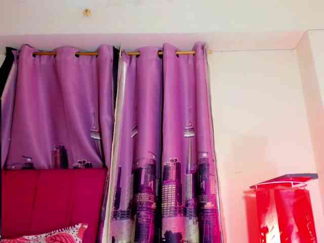 MichelleeSmth Live Webcam on BongaCams