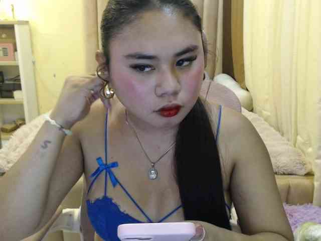 Urasianladyfox2xx webcam