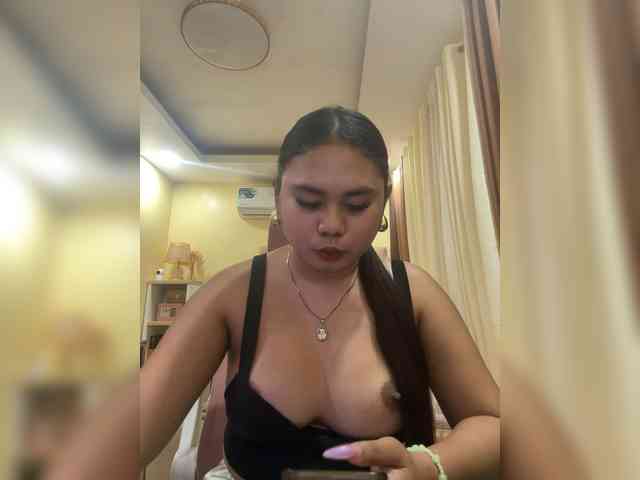 Urasianladyfox2xx webcam