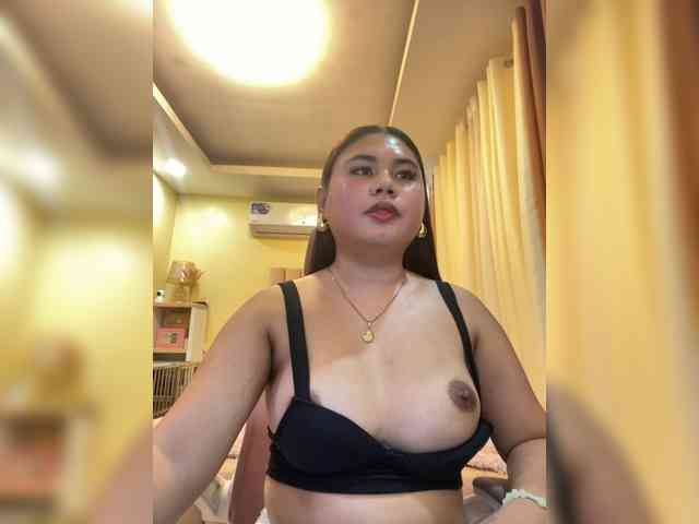 Urasianladyfox2xx webcam