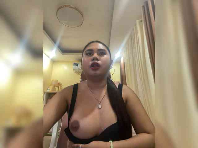 Urasianladyfox2xx webcam