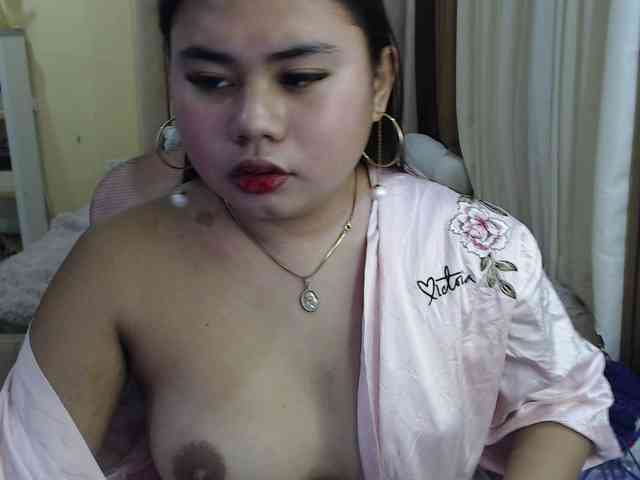 Urasianladyfox2xx webcam