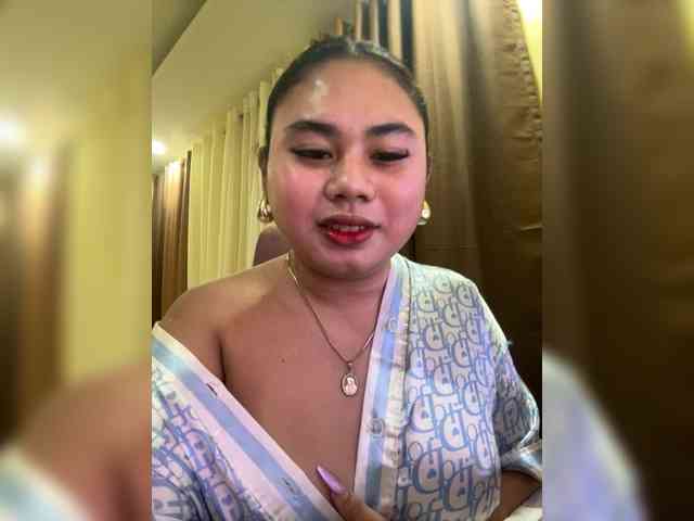 Urasianladyfox2xx webcam