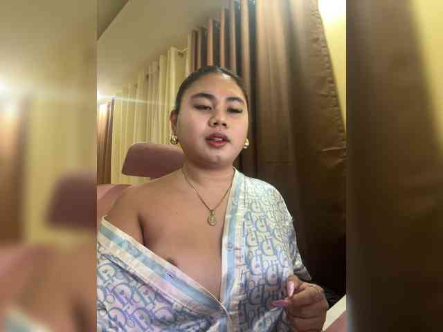 Urasianladyfox2xx webcam