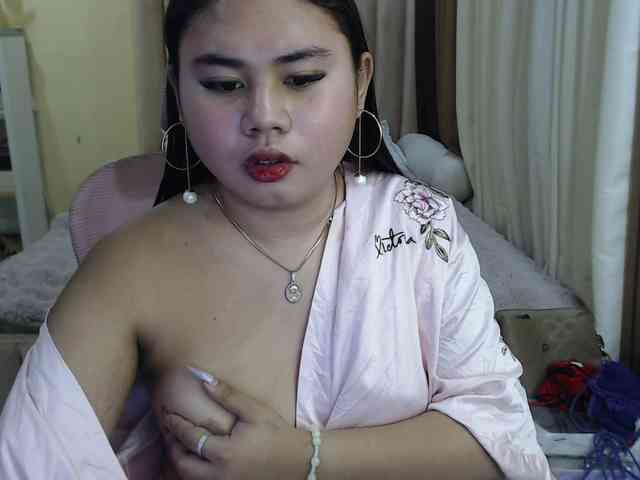 Urasianladyfox2xx webcam