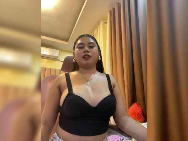 Urasianladyfox2xx webcam