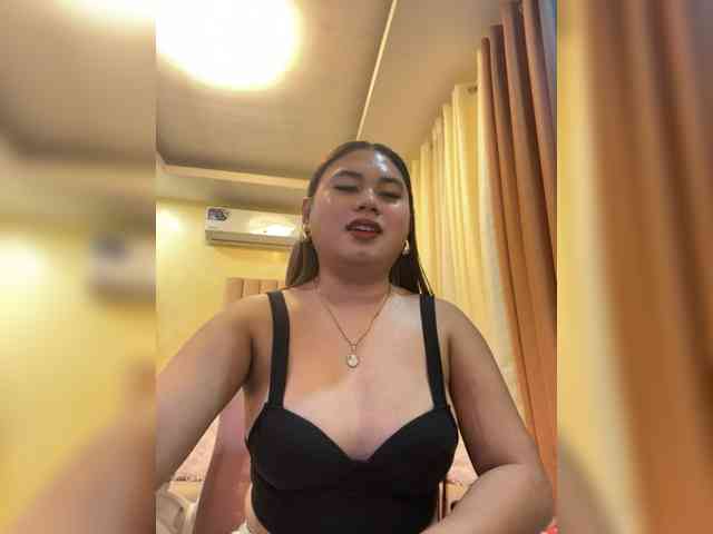 Urasianladyfox2xx webcam