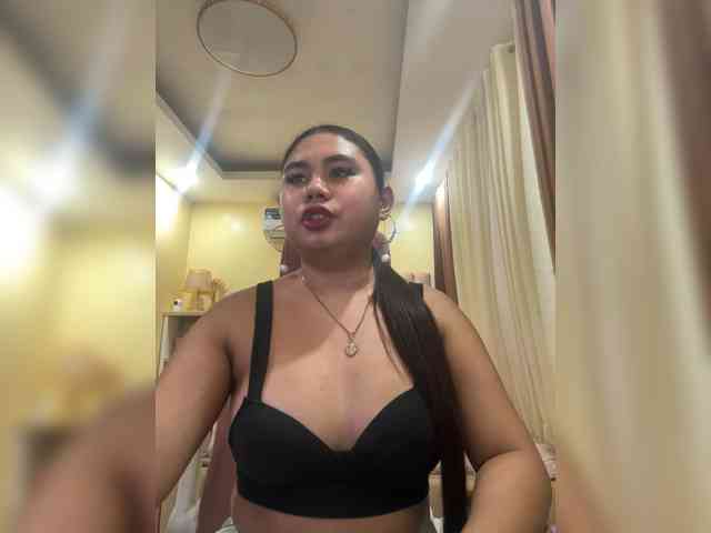 Urasianladyfox2xx webcam