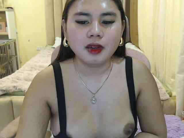 Urasianladyfox2xx webcam