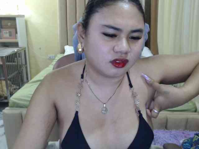Urasianladyfox2xx webcam