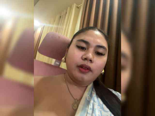 Urasianladyfox2xx webcam